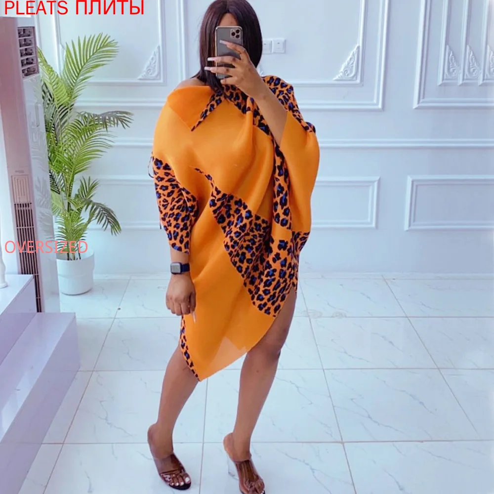 

Европейское и американское платье с леопардовым принтом, шея One Word, рукав «летучая мышь», отстрочка, плиссировка, контрастный цвет, свободный темперам