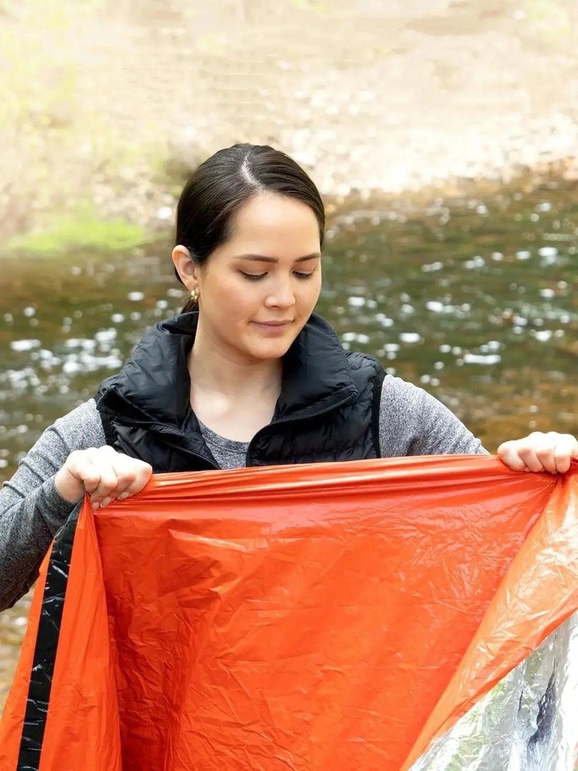 Description Picture 4 of itemPortable Waterproof Emergency Survival Sleeping Bag Outdoor Camping Gear Thermal Sack First Aid Rescue Mylar Insulate Blanket