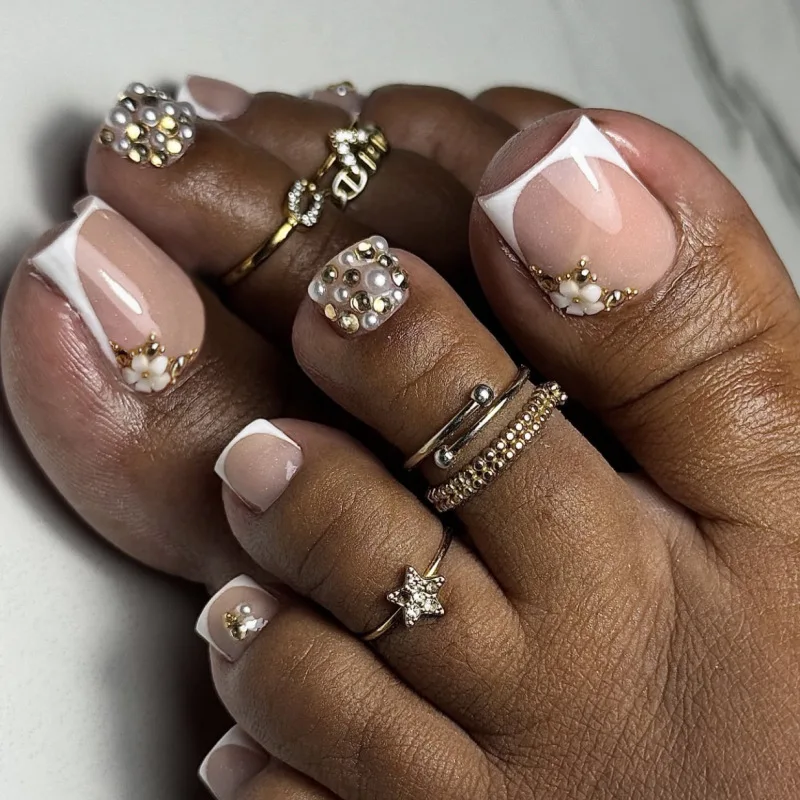2026 French False Toe Nails Heart Rhinestone Design Summer Press on Toenails Fake Toenail Patches