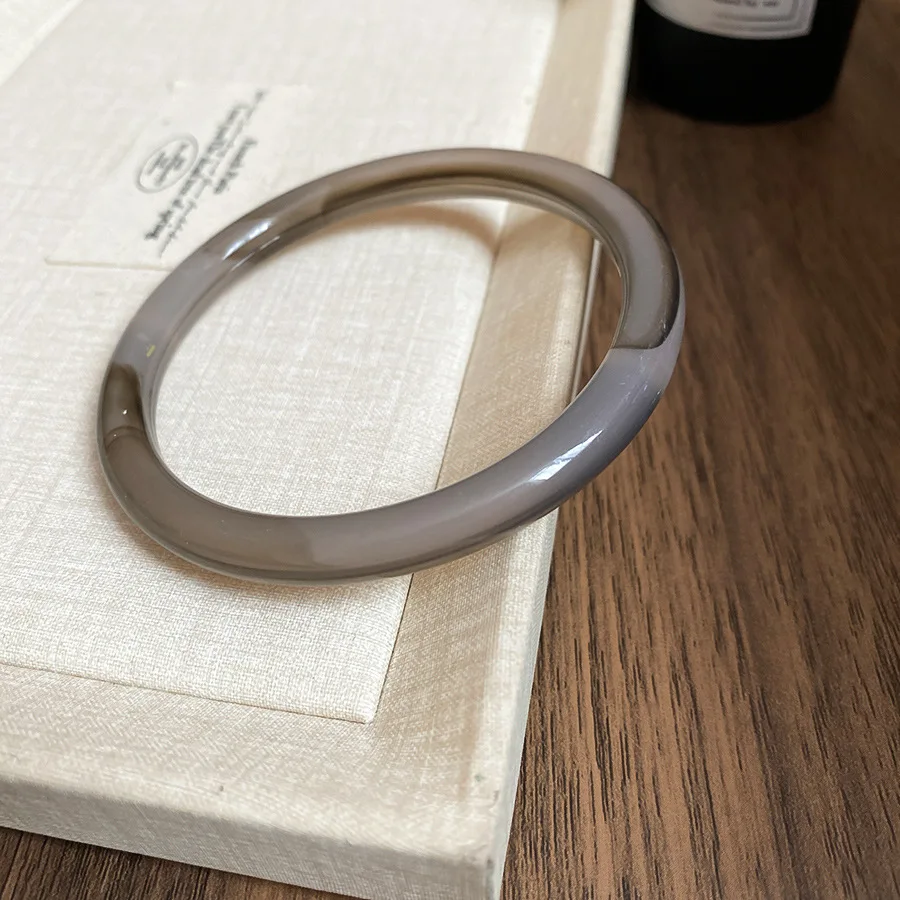 Sleek Resin Acrylic Jade-Style Women's Fashion Bangle Bracelet
