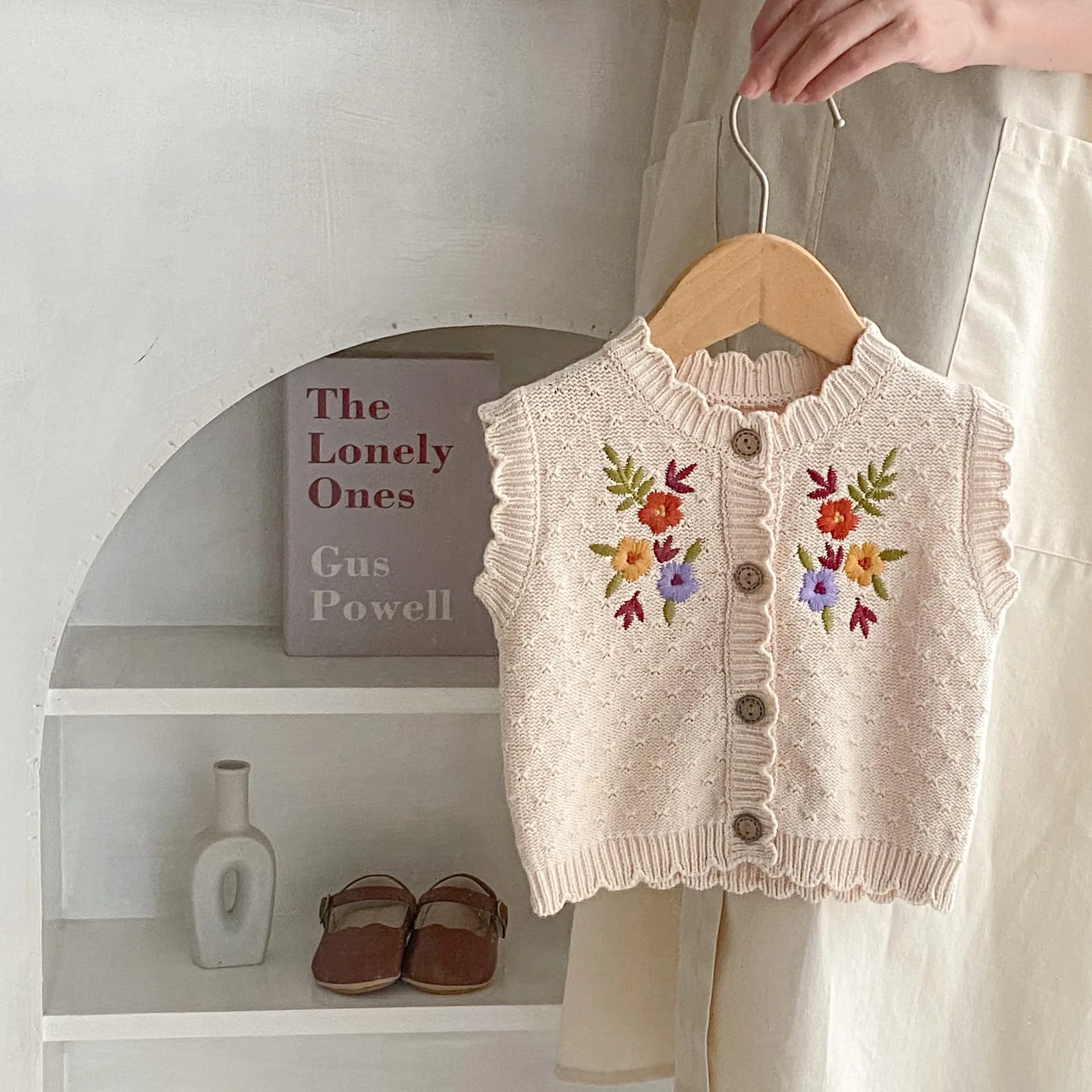 

2023 Autumn Gauze Baby Girls Clothes Vest Pure Cotton Embroidered Cardigan Sleeveless Sweater All-match Waistcoat Warm Simple