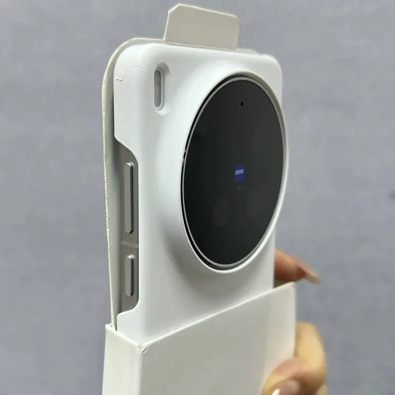 Sleek and Durable Fall Protection Hard PC Case with Heat Dissipation