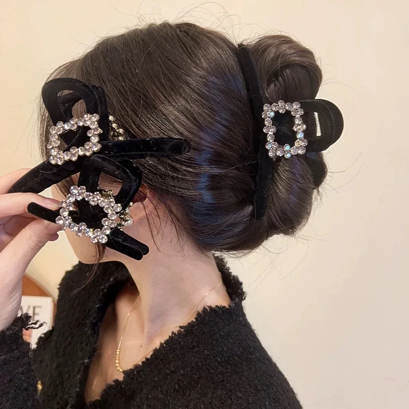 Black Flocking Rhinestone Hair Clip for Women elegant High Ponytail Shark Clip Fashion Girls Hair Clamp Black Flocking Rhinestone Hair Clip for Women elegant High Ponytail Shark Clip Fashion Girls Hair Clamp