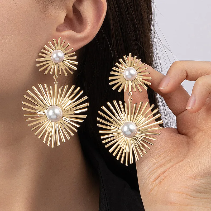 

Fashion Jewelry Vintage Temperament Metal Dangle Earrings For Women Party Gifts European and American Design Ear Accessories