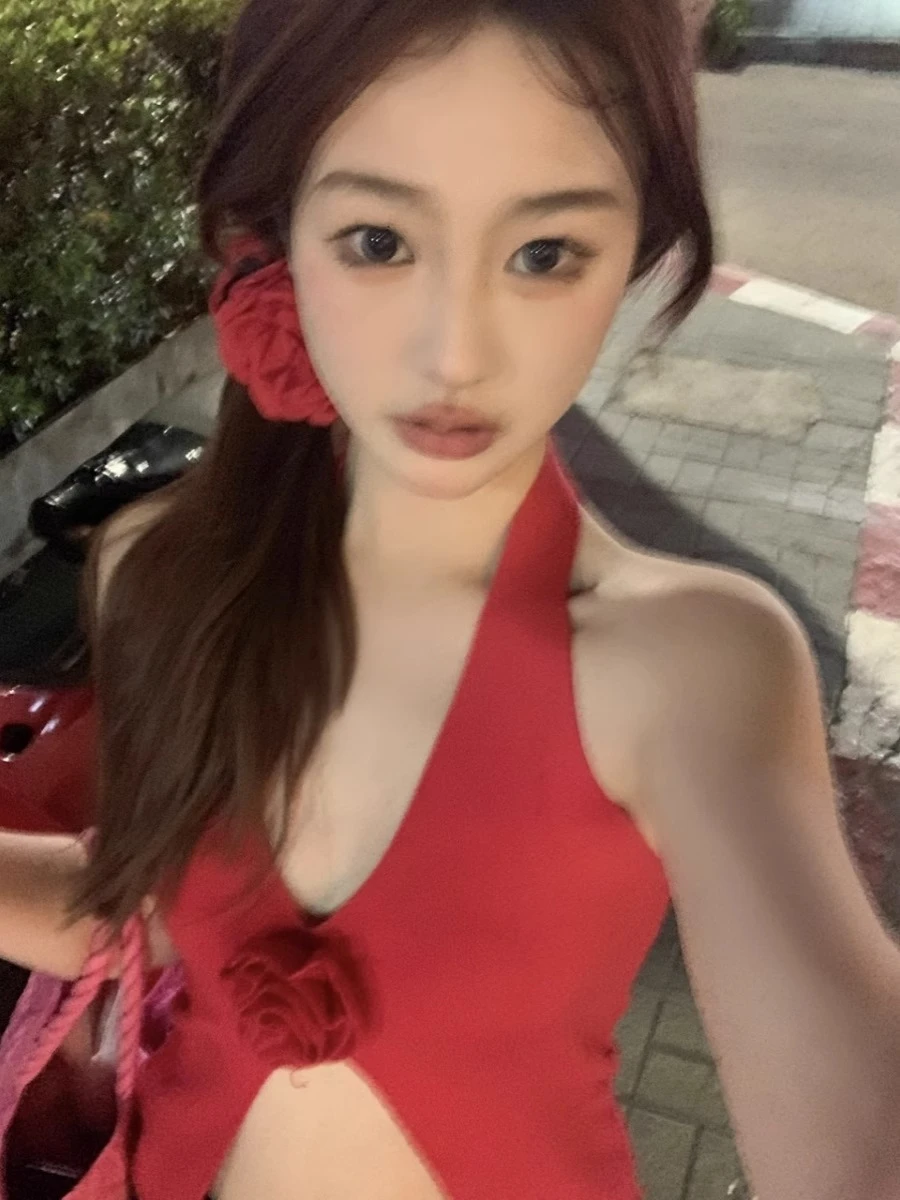 

Red three-dimensional flowers hanging neck vest small halter female summer new sexy backless inner take outside wear tops