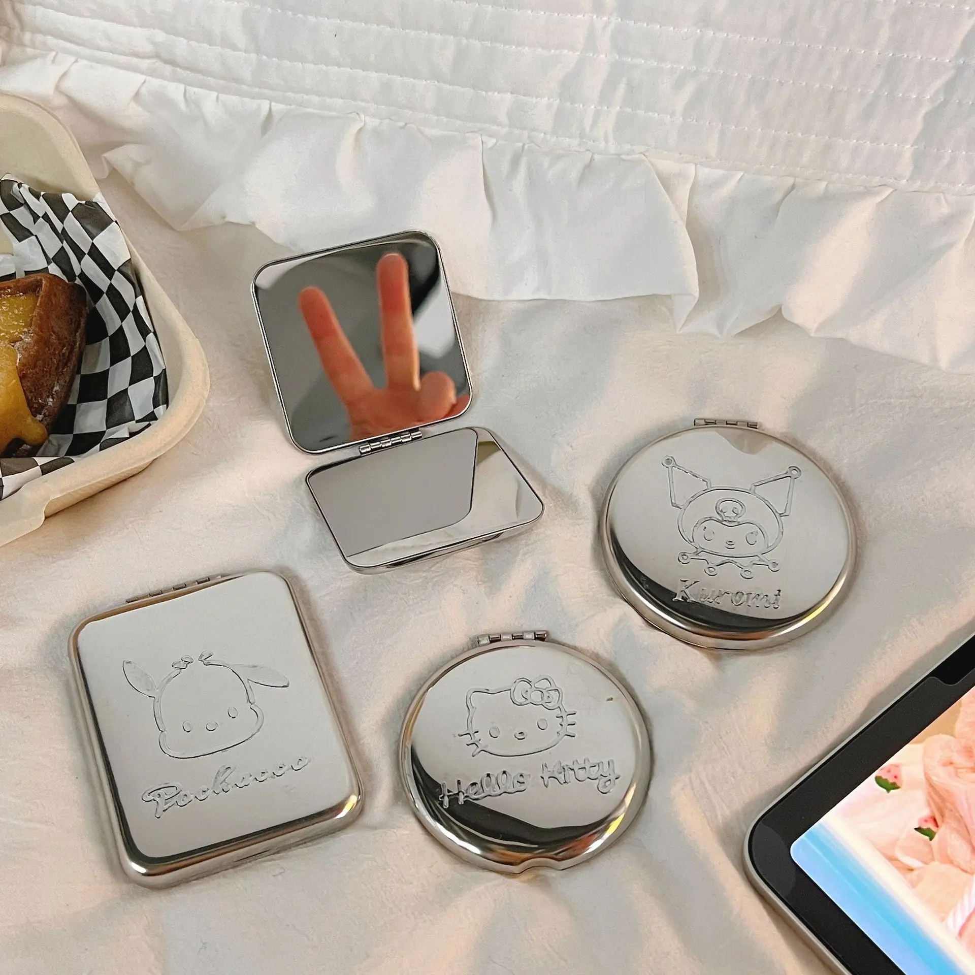 

Sarnio Kawaii Hellokitty Makeup Mirror Anime Cartoon Kuromi Cinnamoroll Melody Stainless Steel Double-Sided Folding Mirror