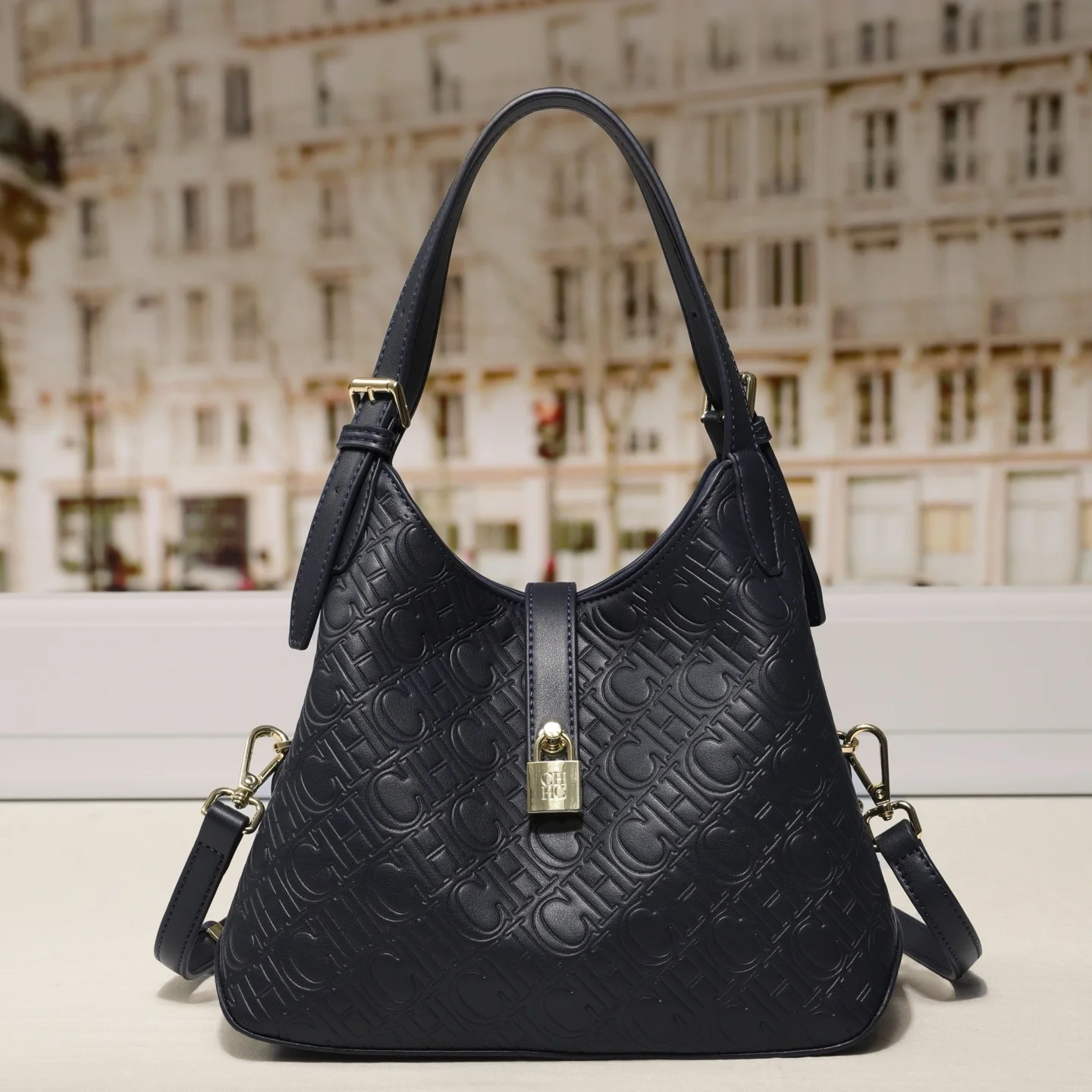 حقيبة يد نسائية جديدة موديل 2025 على الطراز الكلاس...