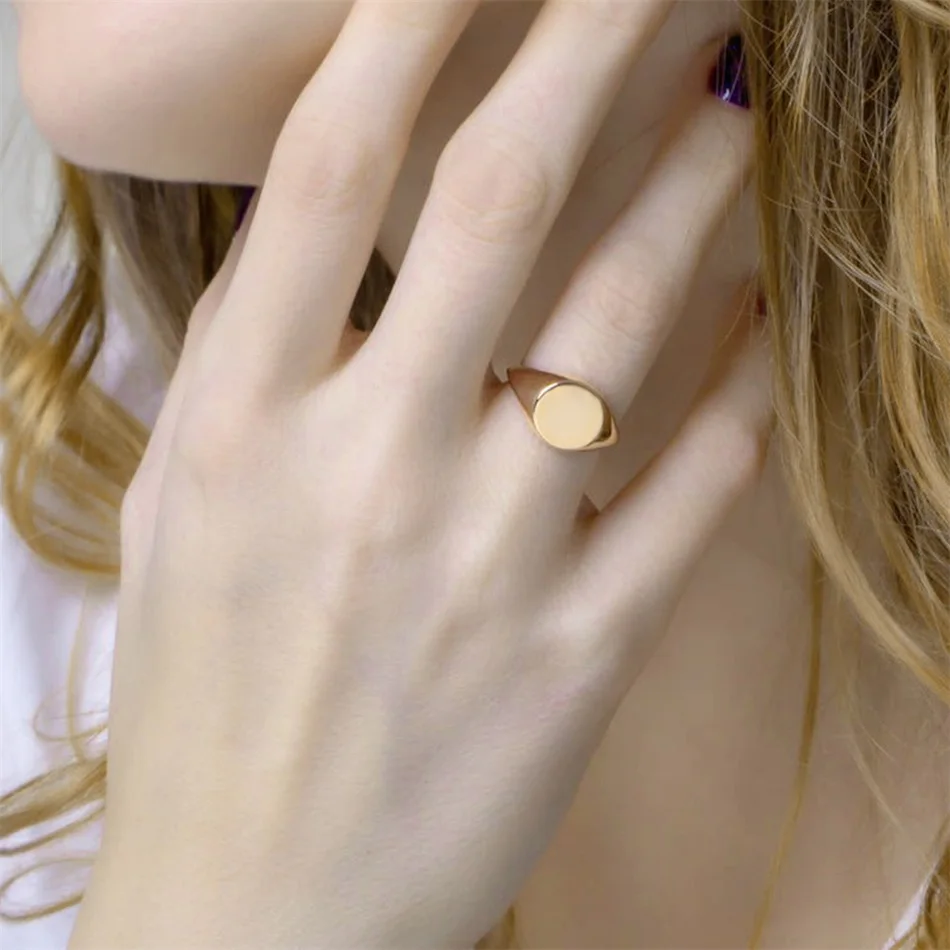 Anello circolare minimalista tridimensionale in acciaio inossidabile Emanco Fashion Style 2025, anello da donna con logo, caratterizzato da lettere, sigilli,_voghion.com