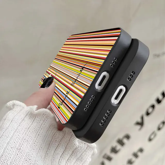 Capa de Silicone para iPhone com Alça de Mão Paul da MINISO