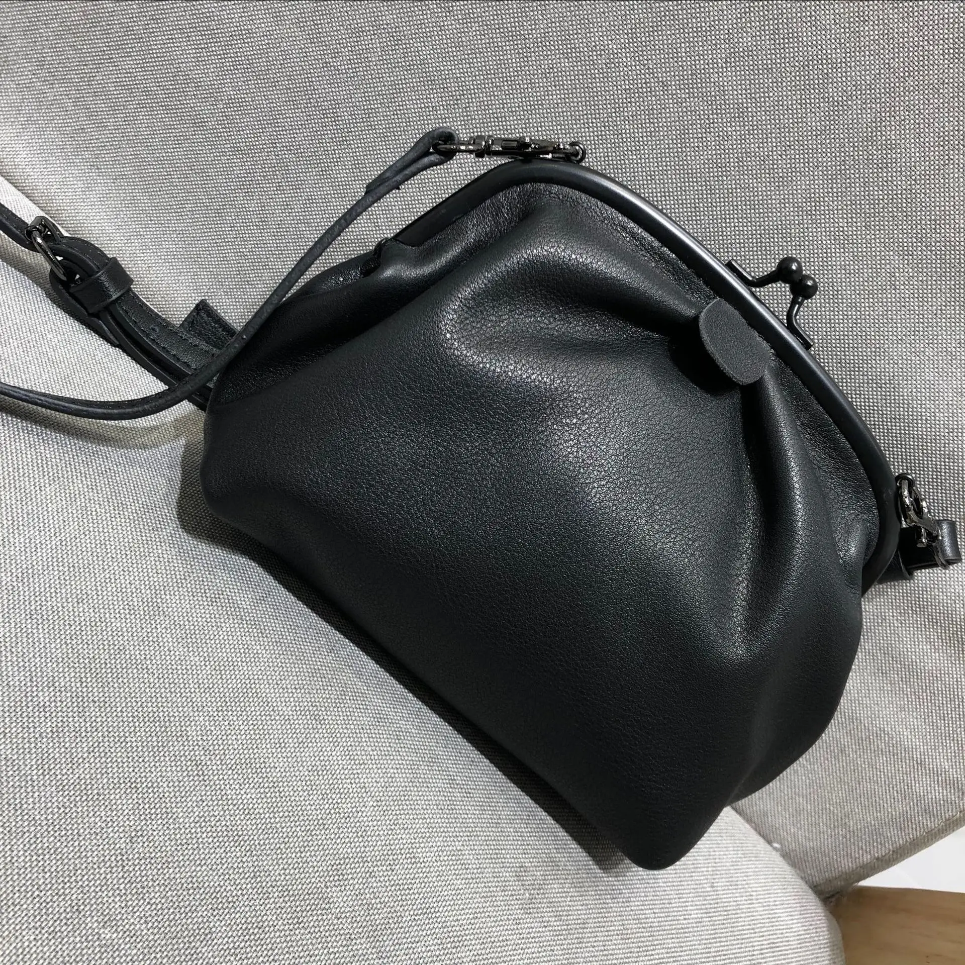Vintage Leder handgemachte Oberschicht Rindsleder Umhängetasche Umhängetasche Damen Brusttasche Fanny Pack kleine Tasche Clip Bag – Detail 8
