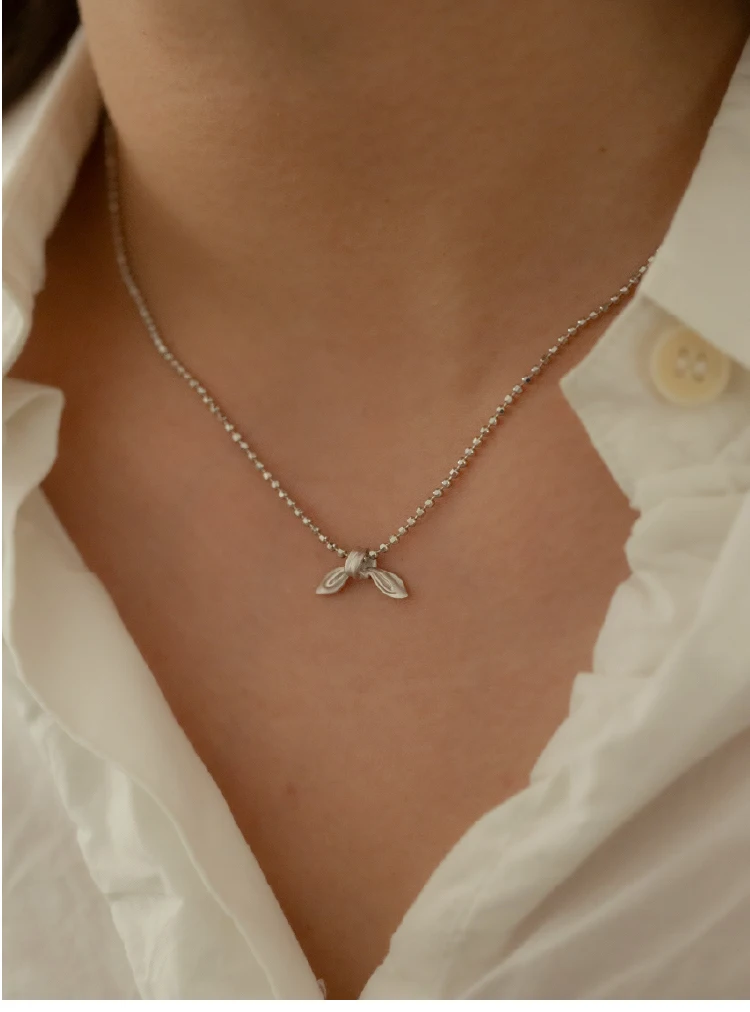 Silver Cylinder-shaped Beaded Chain with Half Bowkont Necklace