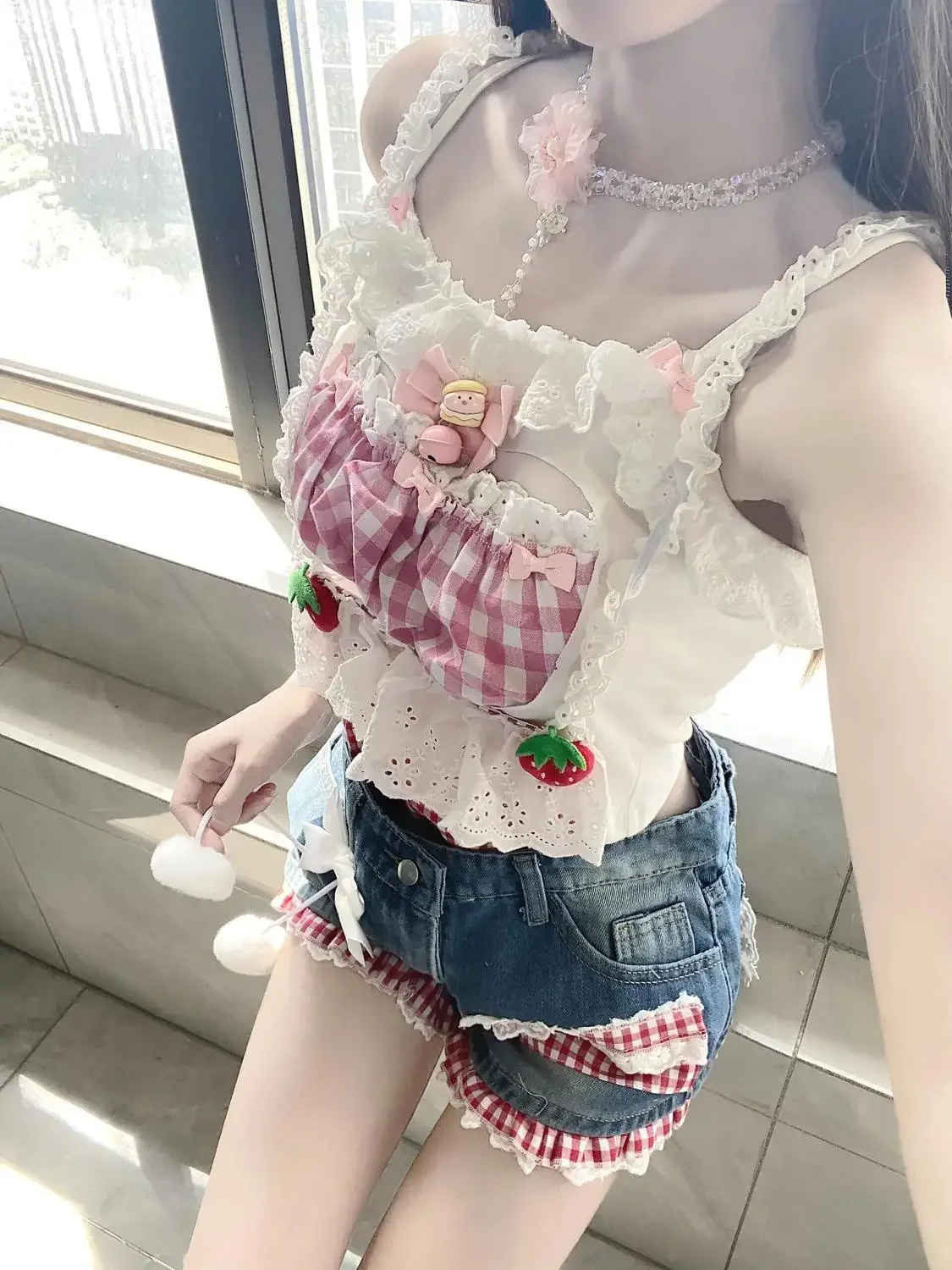 

Colour clashing retro airy design sweet girl camisole vest top + high waist spliced denim shorts set