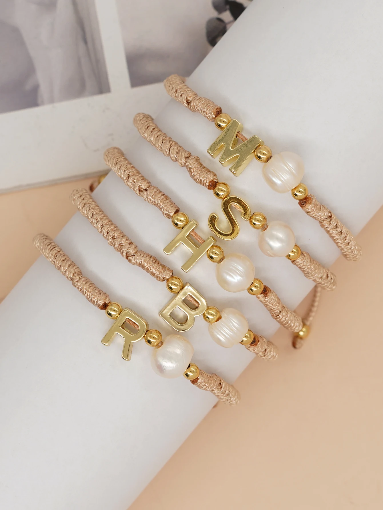 

Gold Plated Letter A~Z Charm Bracelets Alphabet Jewellery Bracelet for Women Teen Girl Handmade Cotton Rope Braided Pulseras