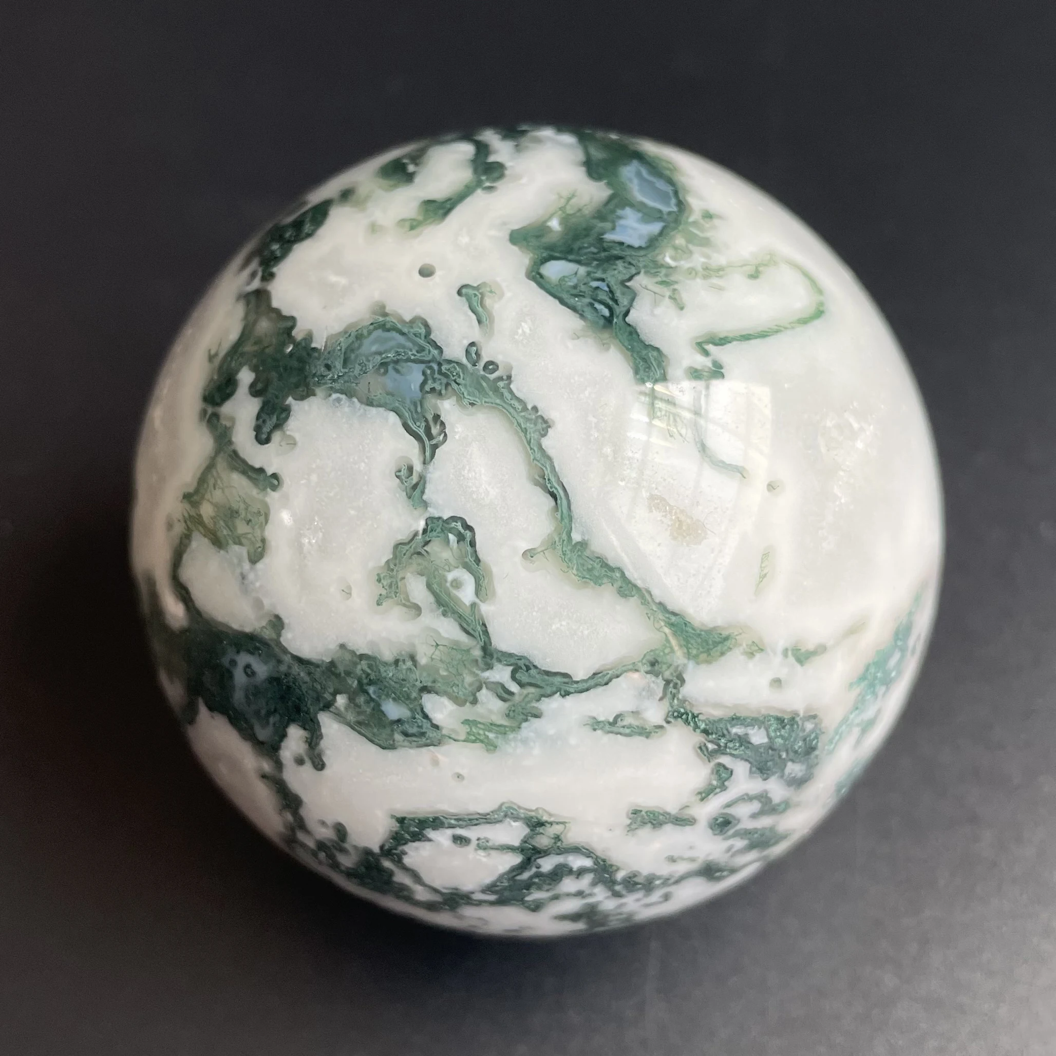

311g Natural Crystal Ball Moss Agate Sphere Rock Decoration Rough Polished Quartz Stone Healing D67