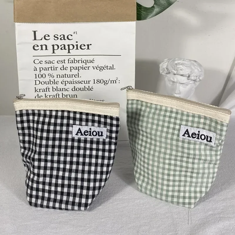 Large Capacity Plaid Fabric Storage Bag Portable Clutch Make Up Pouch Fashion Coin Key Bag Sanitary Napkin Pads Zipper Pouch 3