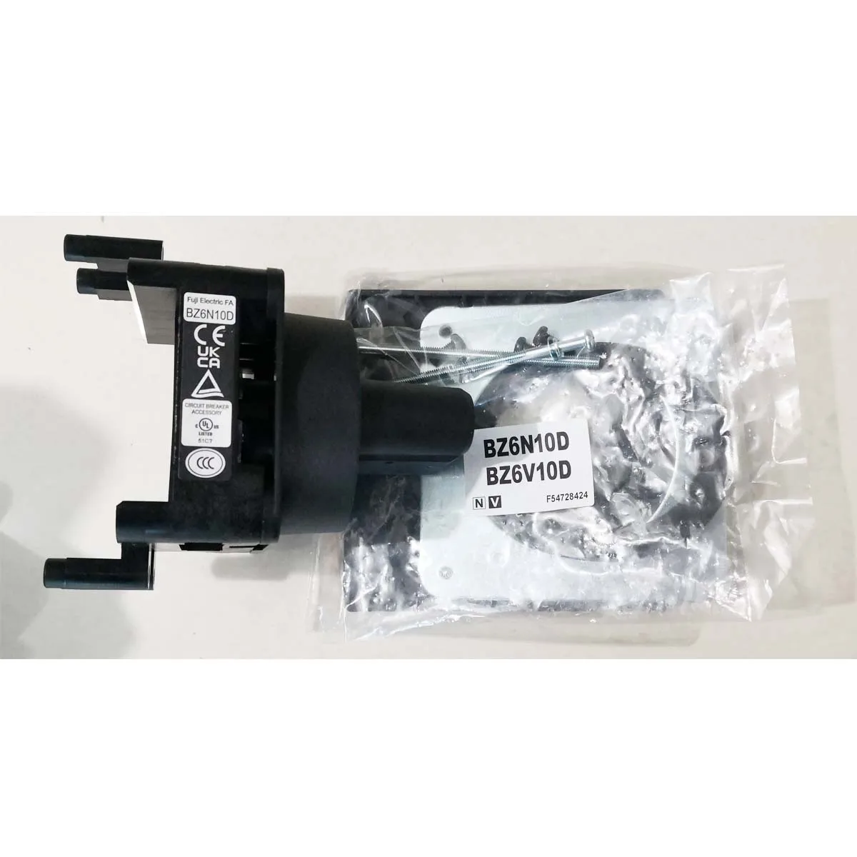 

Circuit Breaker Handle, N Type Breaker MOUNTING Screw #8-32 X 3.149, ON/Off, BZ6N10D BZ6V10D