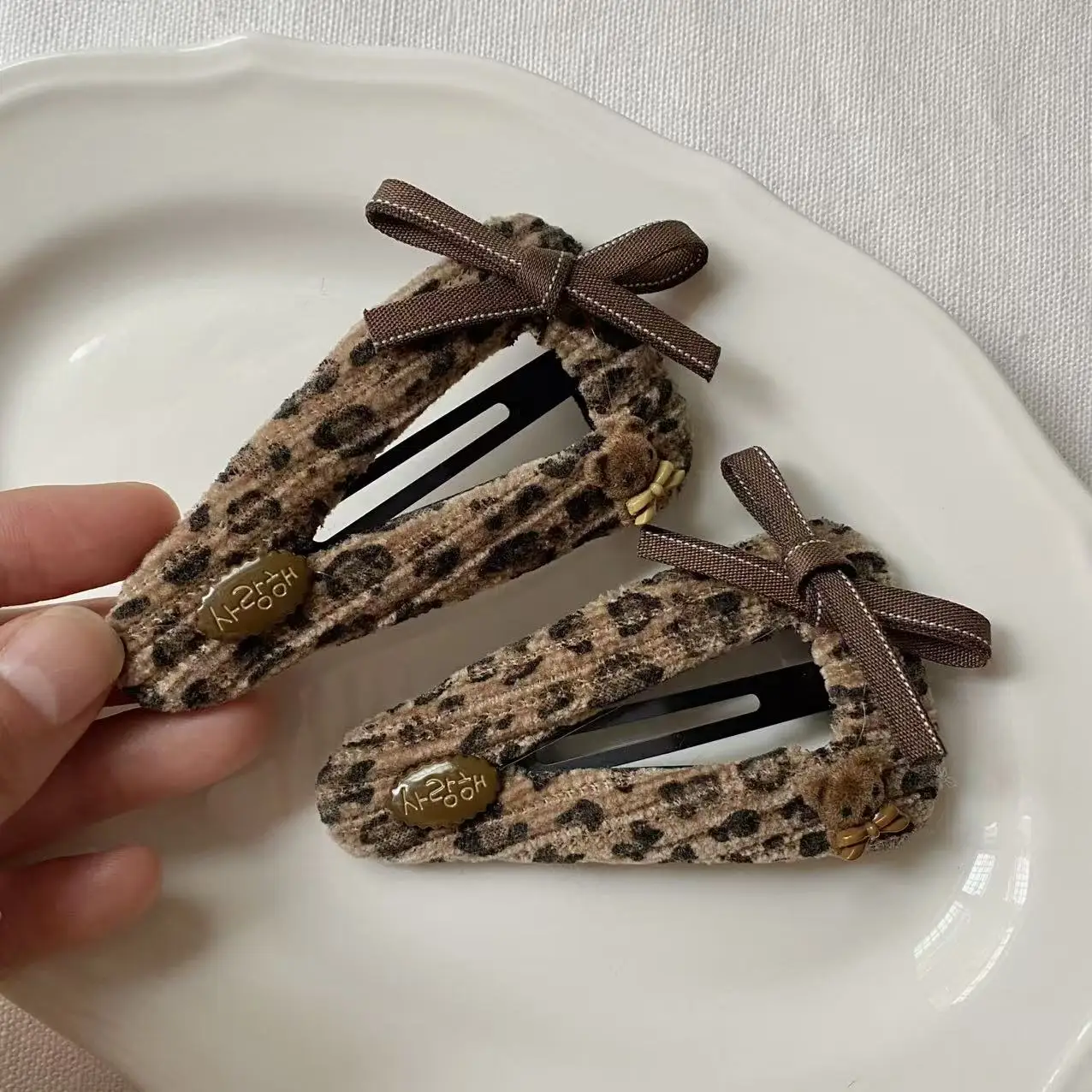 1PCWomen's Autumn Winter Leopard Print Hair Clips With Bow&Mini Bear Vintage Corduroy Hair Accessories Stylish Hair Decorations