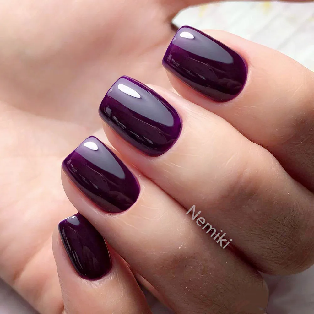 24 Stuks Korte Vierkante Herbruikbare Adhesive Fake Nail Kunstmatige Druk Op Kunstnagels Shiny Dark Purple Full Cover Tip Manicure tool