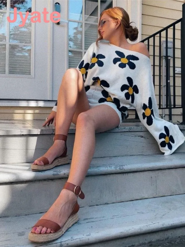 

Женский Повседневный комплект из двух предметов, теплый трикотажный комплект из топа с длинным рукавом и шортов на молнии с цветочным принтом, Осень-зима 2023