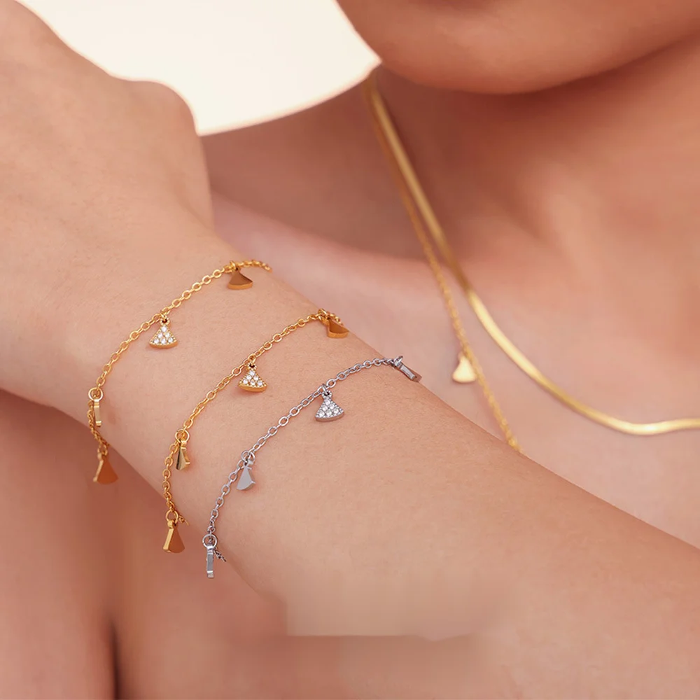 Minigonna geometrica con set di accessori multipli con zirconi intarsiati, collana, bracciale, acciaio al titanio placcato in oro vero, copricapo_voghion.com
