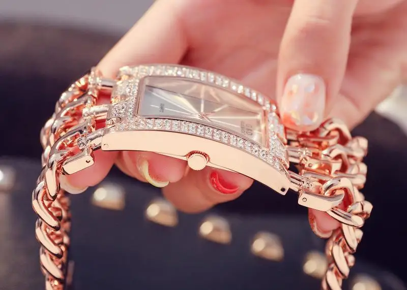 D-relógio Pulseira de para Mulheres Três Correntes Diamante Strass Quartzo Relógio de Pulso Feminino Moda Casual Novo 2023 Aço Inoxidável g & - Image 3