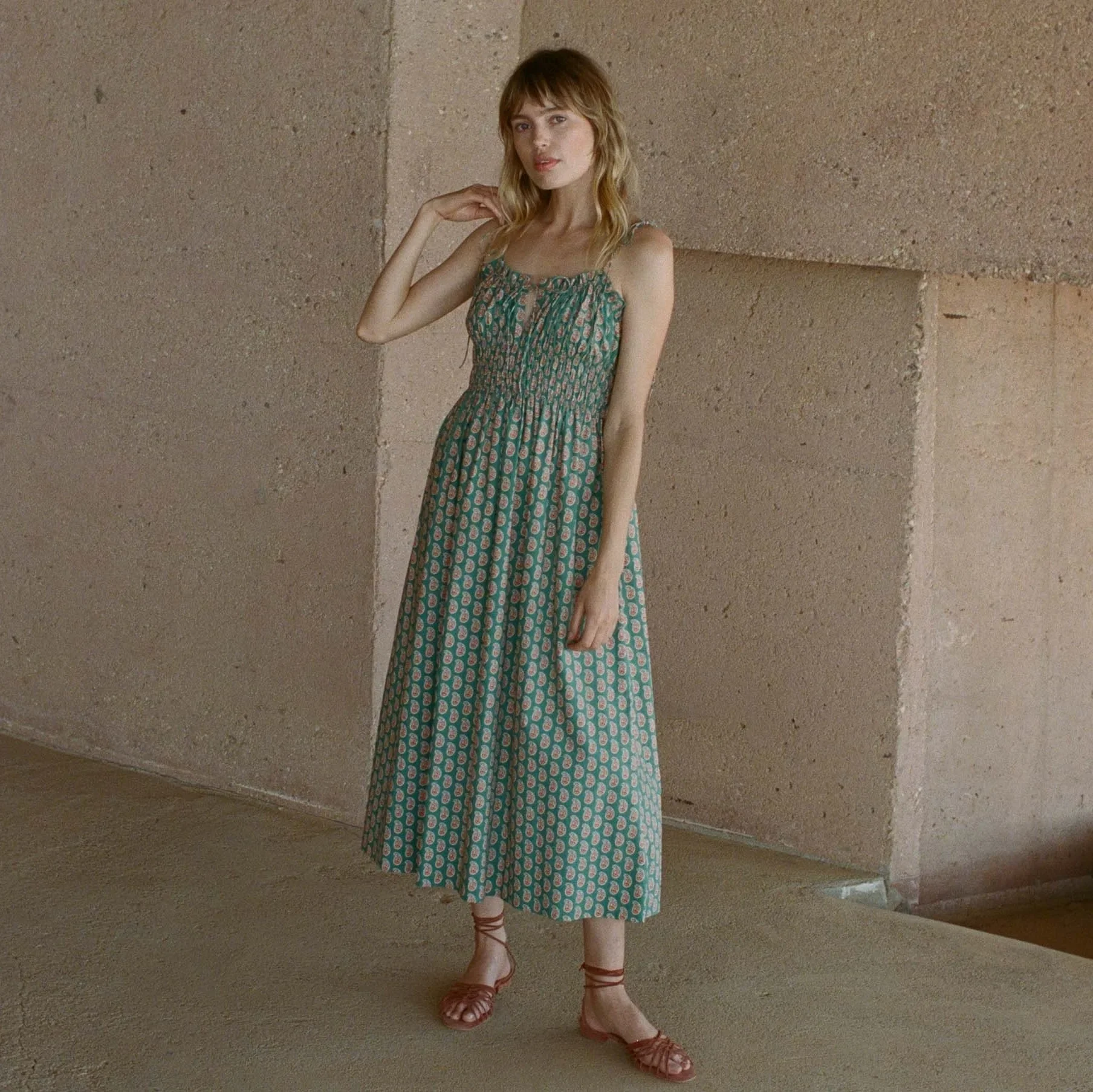 

2023 Summer New Retro Green Bottom Cashew Nut Print Women Ruched Strap Sling Dress