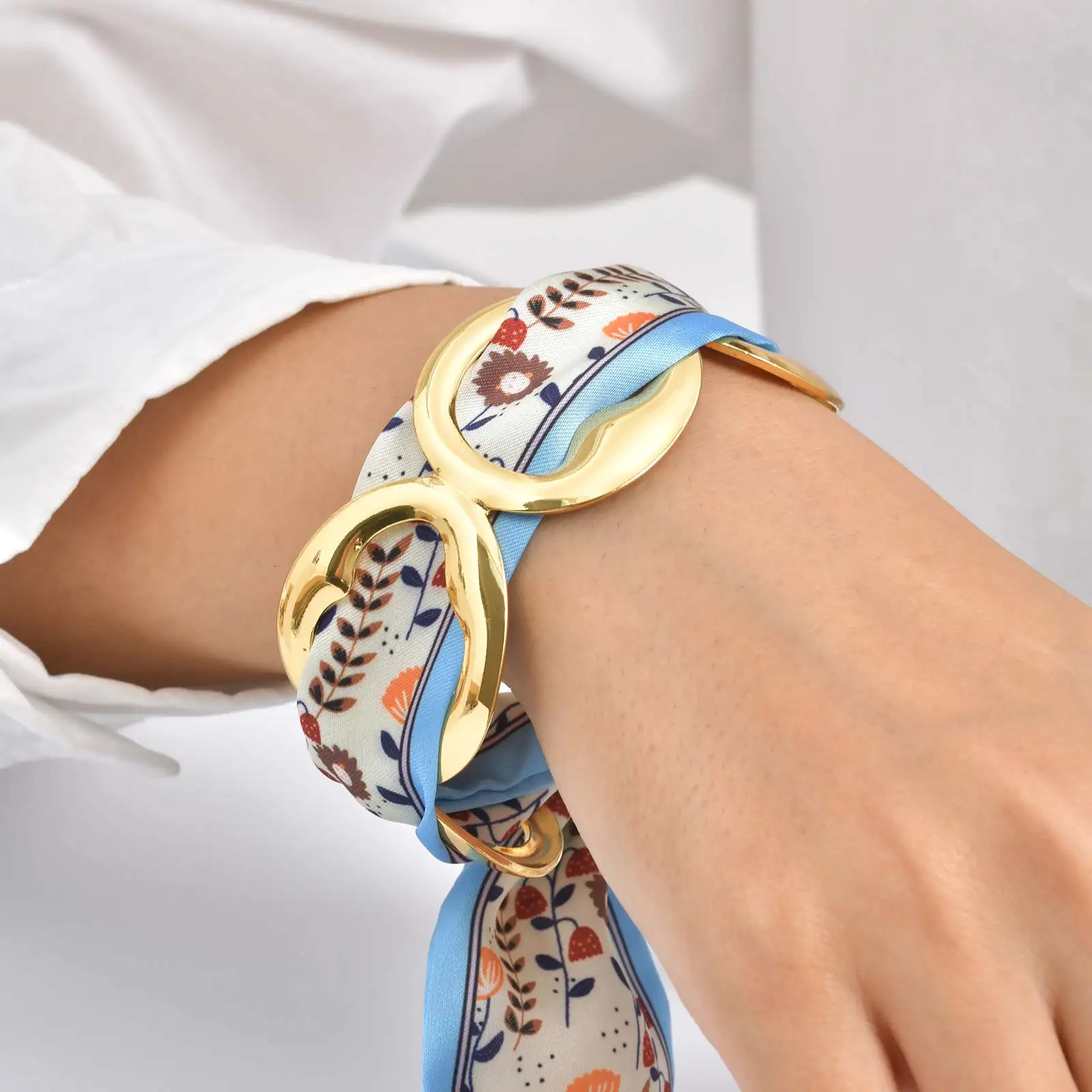 Retro verstellbares Edelstahl-Manschettenarmband für Damen, offenes Armband mit Leopardenmuster und Seidenschal, beliebter Schmuck für Damen – Detail 6