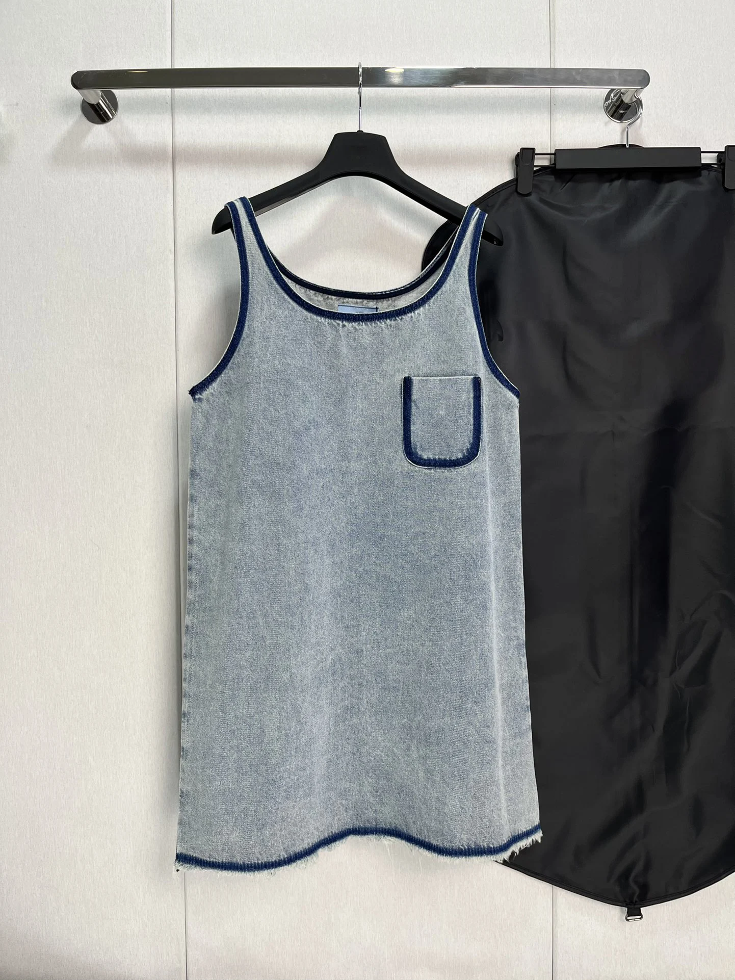 

2023New denim sundress, comfortable and breathable upper body with multiple washes to present vintage denim blue7.7