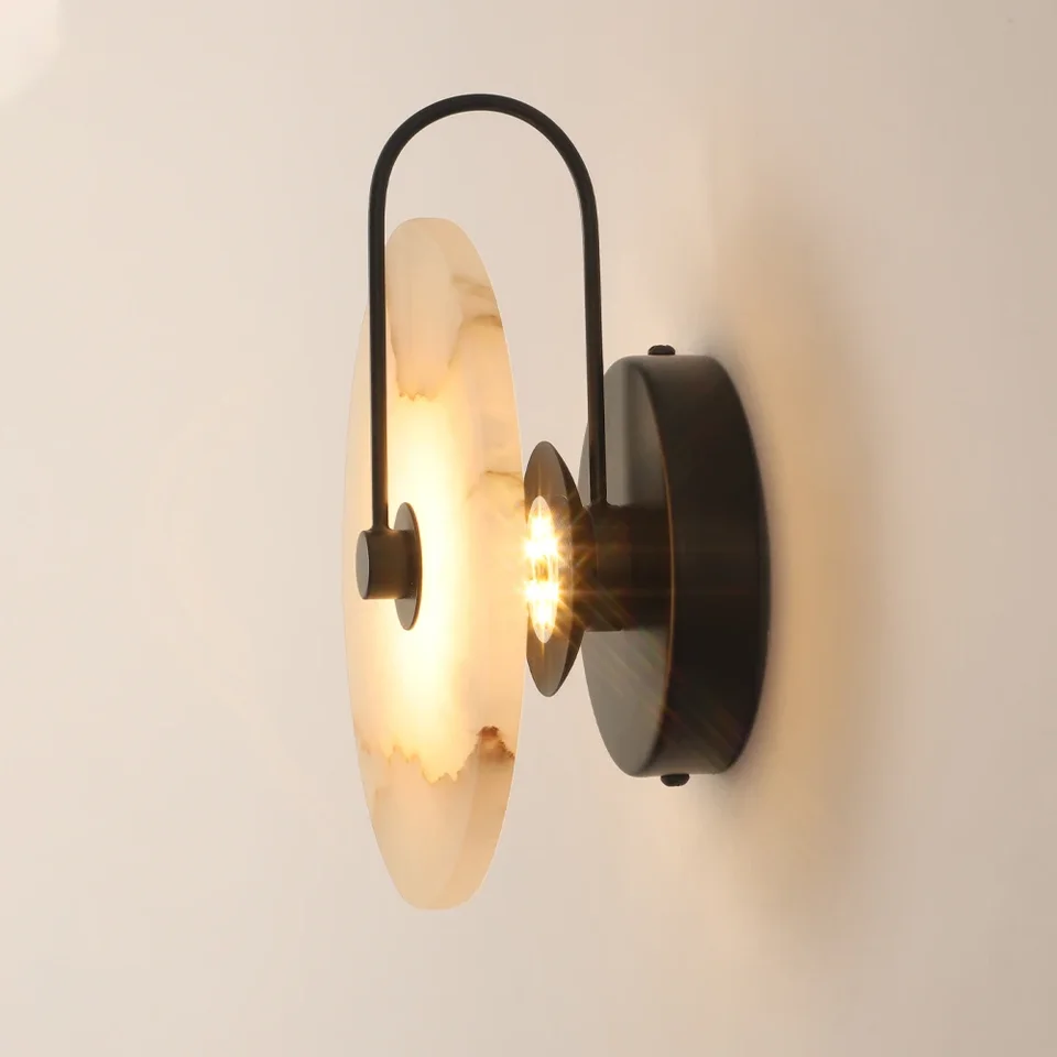 Marmeren wandlamp - albasten wandlamp met zwarte lineaire buis en
