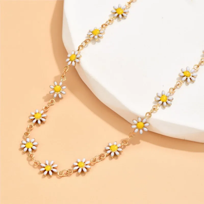 Chic Daisy Chain Anklet for Women Stylish Yellow Enamel Flower Design Chain Summer Vocation Jewelry Gifts