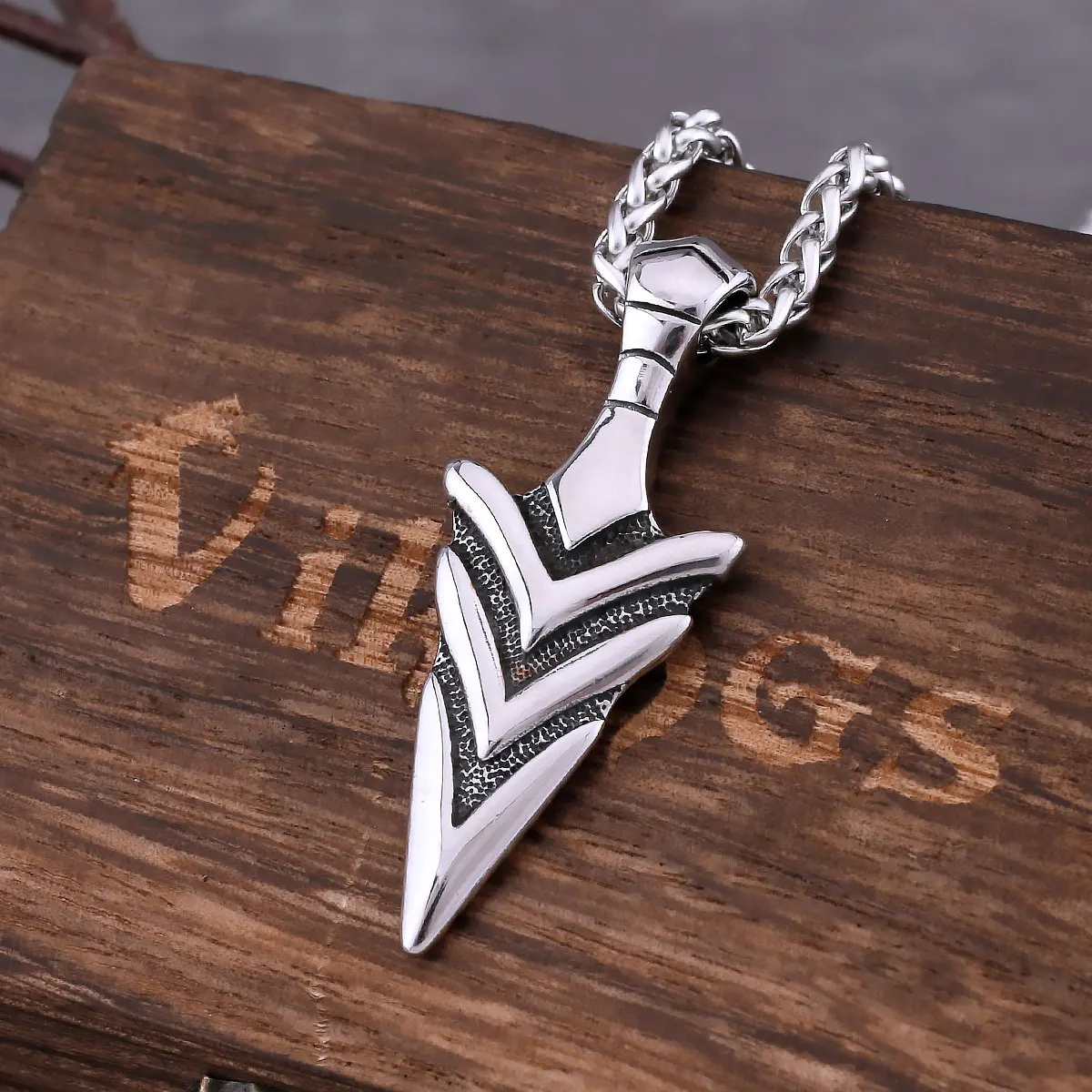 Pendentif spartiate pointe de lance