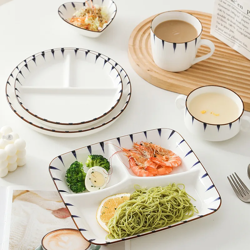 일본의 창조적 인 3 그리드 식사 접시 가정용 세라믹 조미료 접시 수프 그릇 야채 접시 아침 식사 접시 세트