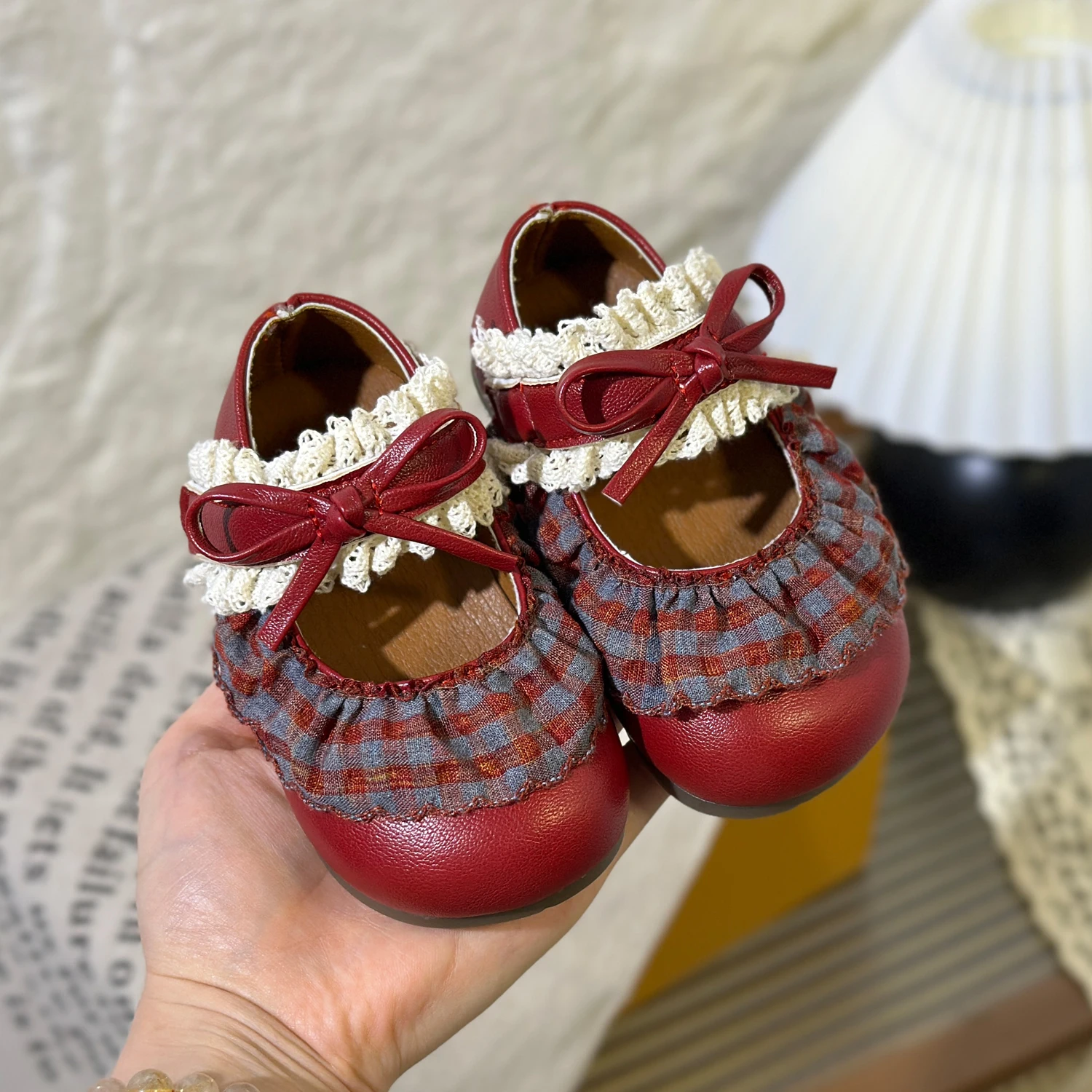 Baby Girls Walking Shoes with Sweet Lace Girls Flat Shoes Lolita Style 2025 Autumn New Kids Princess Shoes Simple Bows Soft Sole