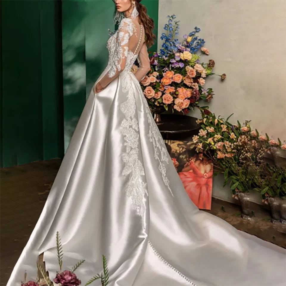 Maßgeschneiderte, bezaubernde Brautkleider aus Satin mit Spitzenapplikationen, A-Linie, 2026, Illusionsknöpfe, rückenfrei, mit Hofschleppe, Tüll-Brautkleid – Detail 5