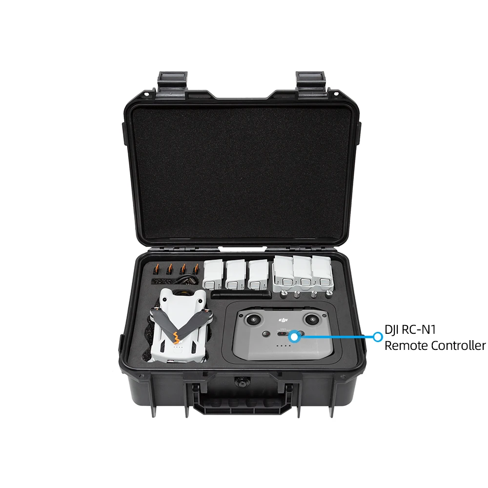 Étui de transport pour drone DJI ouvert, présentant le drone, la batterie et les hélices bien calés dans la mousse protectrice.