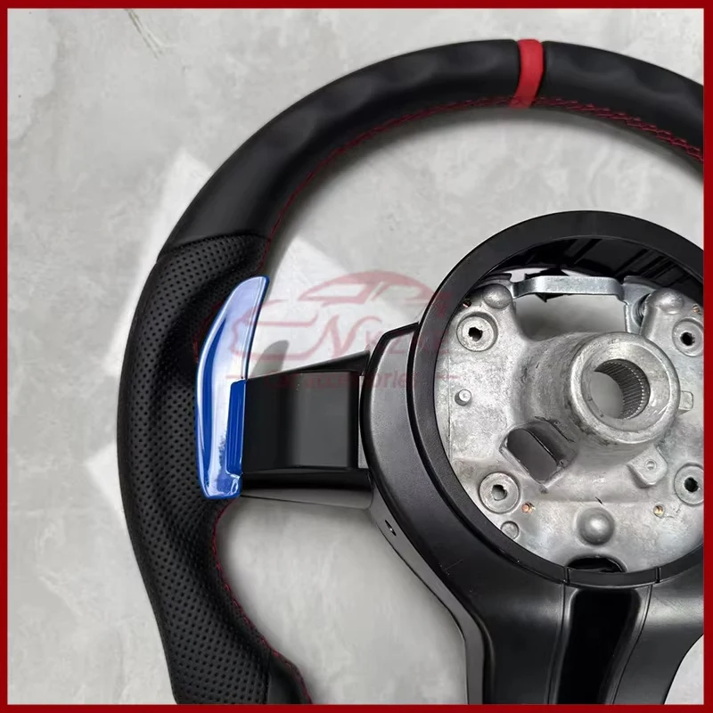BMW F01 F06 F10 F11 F12 F20 F21 F22용 새로운 커스텀 스티어링 휠 액세서리 (레드 로고 및 듀얼톤 카본 파이버 프레임 포함)
