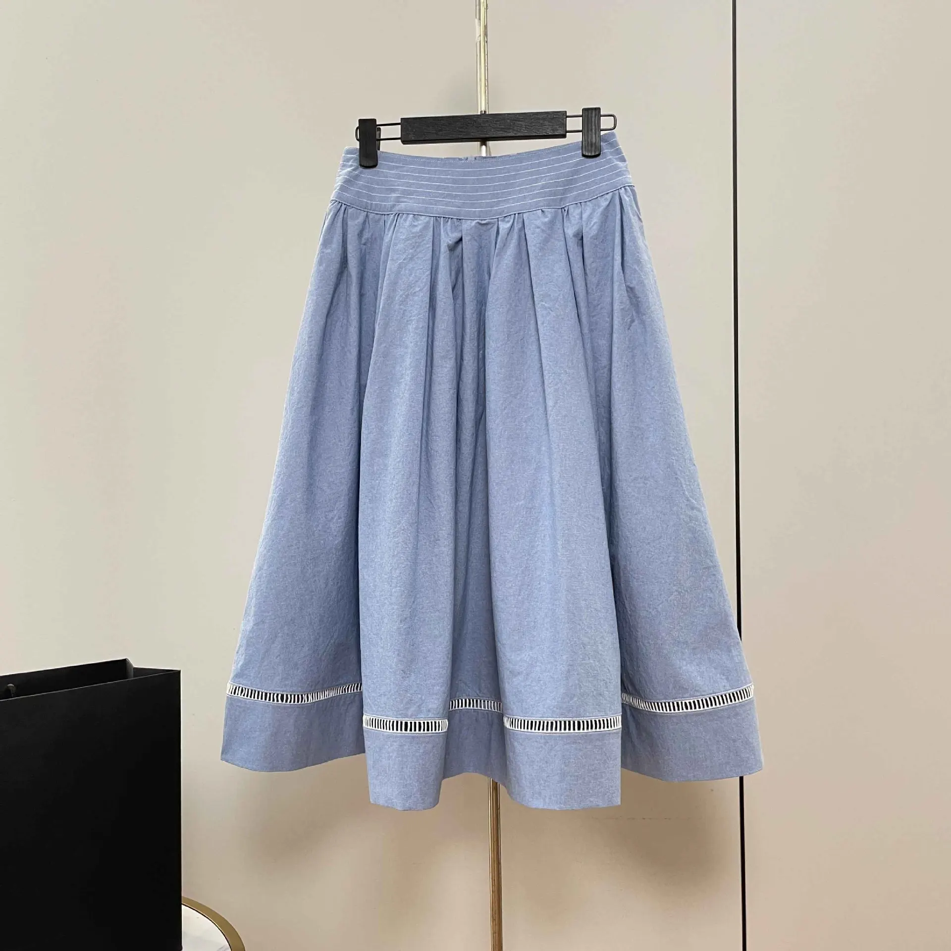 

2024 High Quality Heavy Industry Water Soluble Embroidery Stripe Cutout Skirt High Street High Waist Large Swing Umbrella Skirt