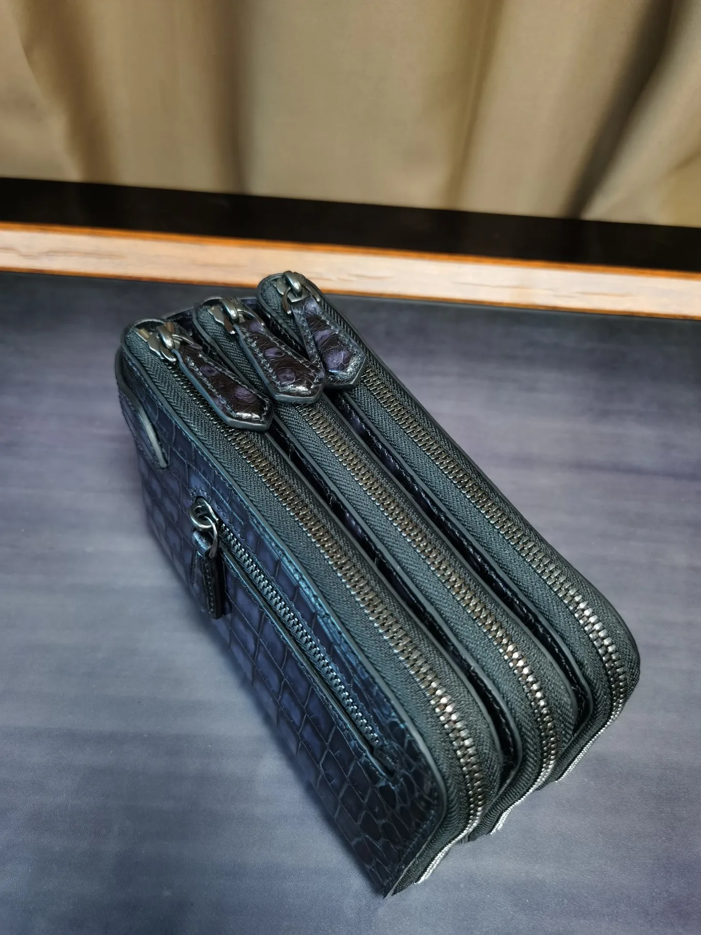 Рисунок 6 - Мужские кошельки в стиле ретро из крокодиловой кожи