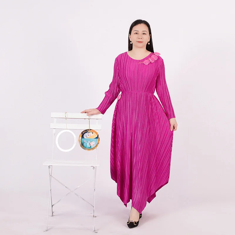 

2023 spring new solid color embroidered irregular loose large size pleated dress