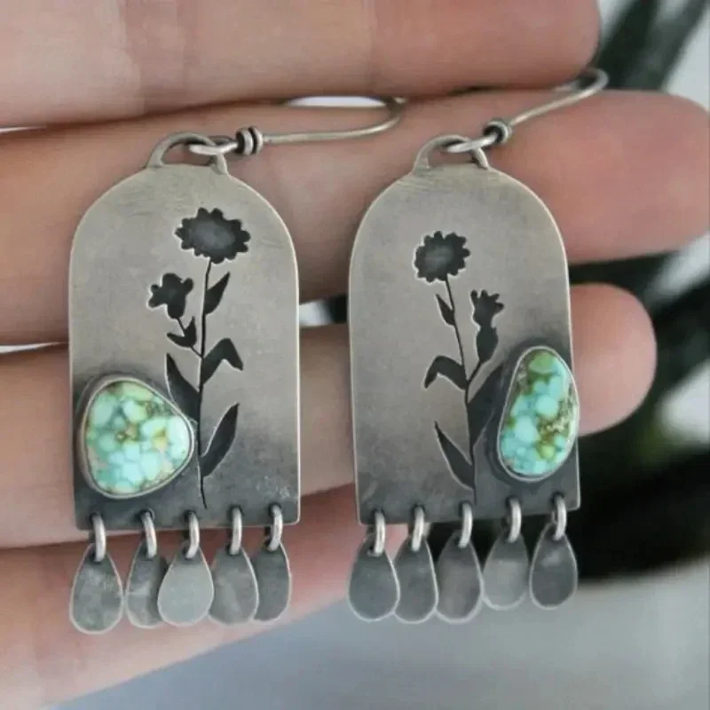 

Geometric Shape Hollow Flower Pattern Irregular Turquoise Inlaid Dangle Earrings for Women Bohemian Vocation Trendy Earrings