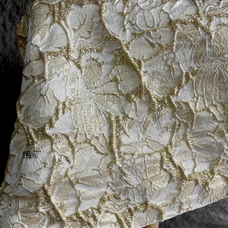 

Golden Pattern Pleated Concave-Convex Texture Jacquard Fabric Coat Bag High-End Clothing Designer Fabric Transformation