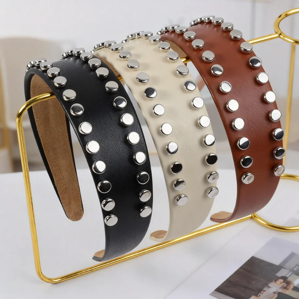 Nietenverzierte Leder-Stirnbänder für Frauen, Punk-Metall-Nieten-Haarreifen, Vintage Breite Haaraccessoires für Tägliche Streetwear und Partys – Detail 7