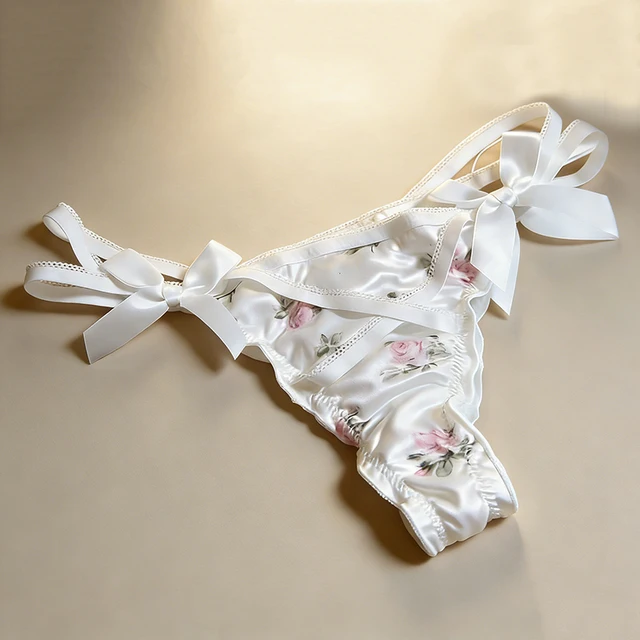 Culottes string douces et charmantes à volants pour femmes, en satin lisse, imprimées de fleurs, sous-vêtements à dos en T, bretelles croisées, taille basse 1