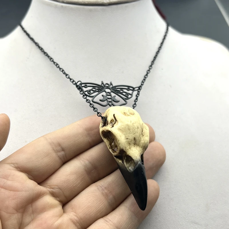 Moon Moth Raven Skull Collana-Moth Bird Skull Collana Crescent Moon Magical Skull Jewelry Witch Pagan Wiccan Pendant