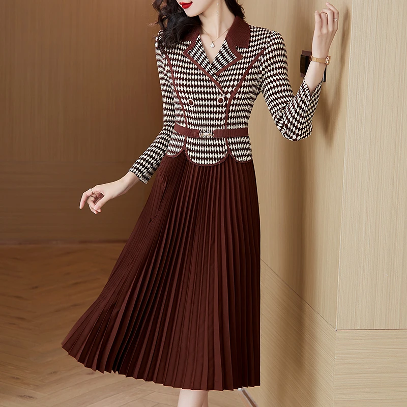 

Sanzhai Pleated 2024 Spring New French Mid length Style with Slim Appearance, Suit Collar Plaid Fake Two Piece Dress