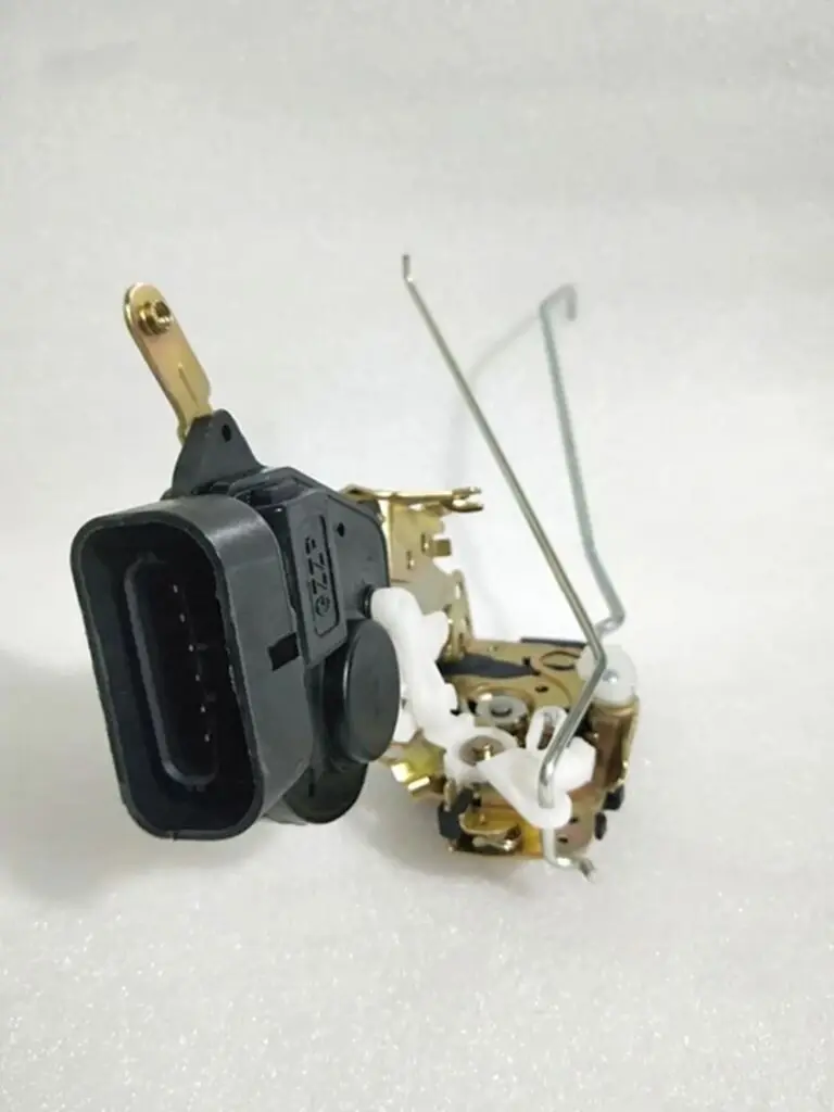 

S6105110 / S6105210 / S6205110 / S6205210 Door lock body assembly for LF LIFAN X60 with cable