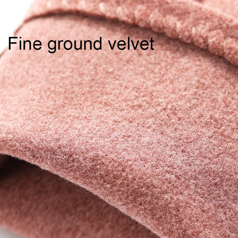 Рисунок 4 - Модные бархатные перчатки с закрытыми пальцами