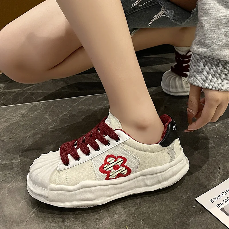 

Women Casual Shoes 2024 New Fashion White Sneakers Breathable Flower Lace-Up Woman Sneakers Women Shoes Female Zapatos Mujer