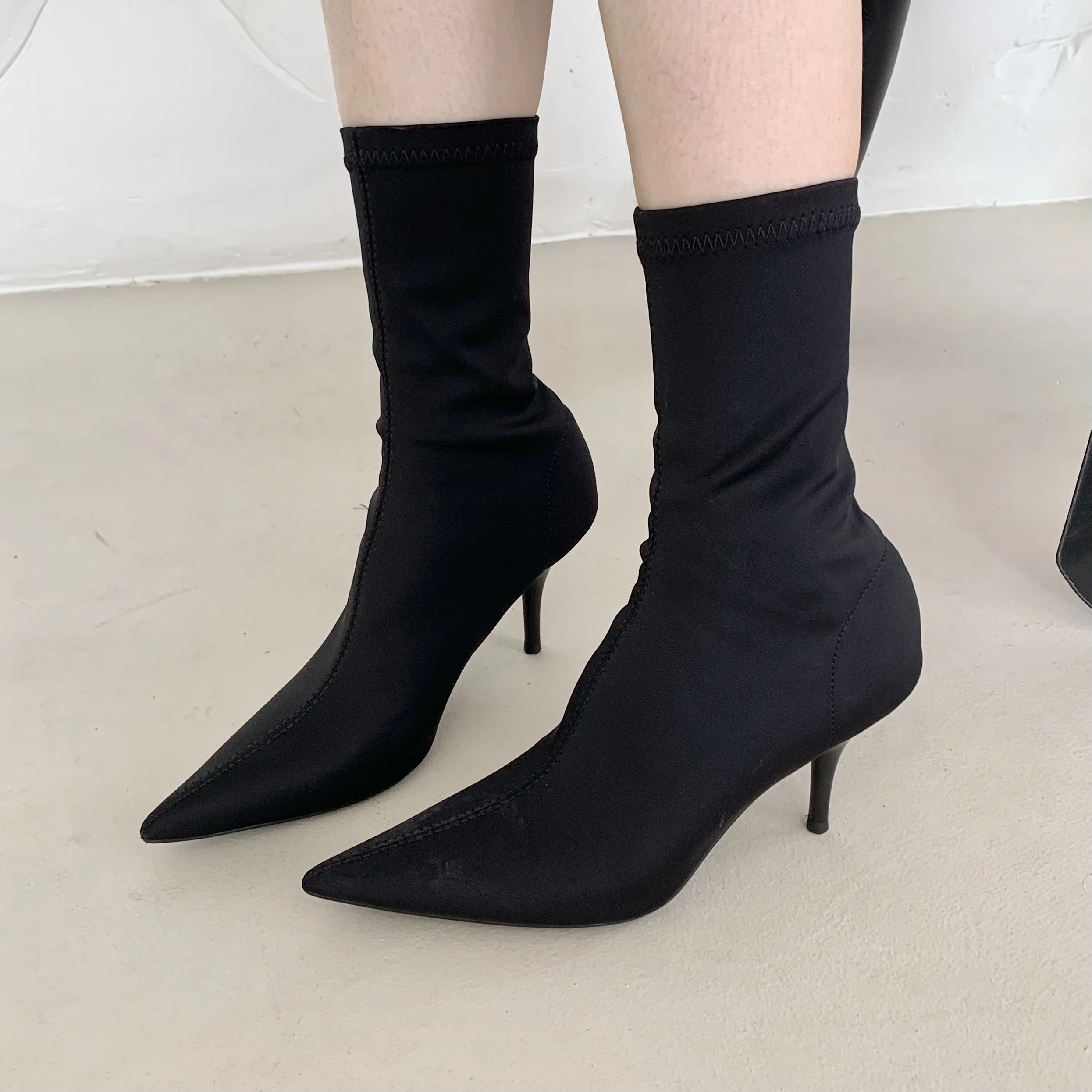 

2023 New Spring Autumn Stretch Fabric Women Ankle Boots Sexy Pointed Toe High Heels Fashion Female Socks Pumps Shoes