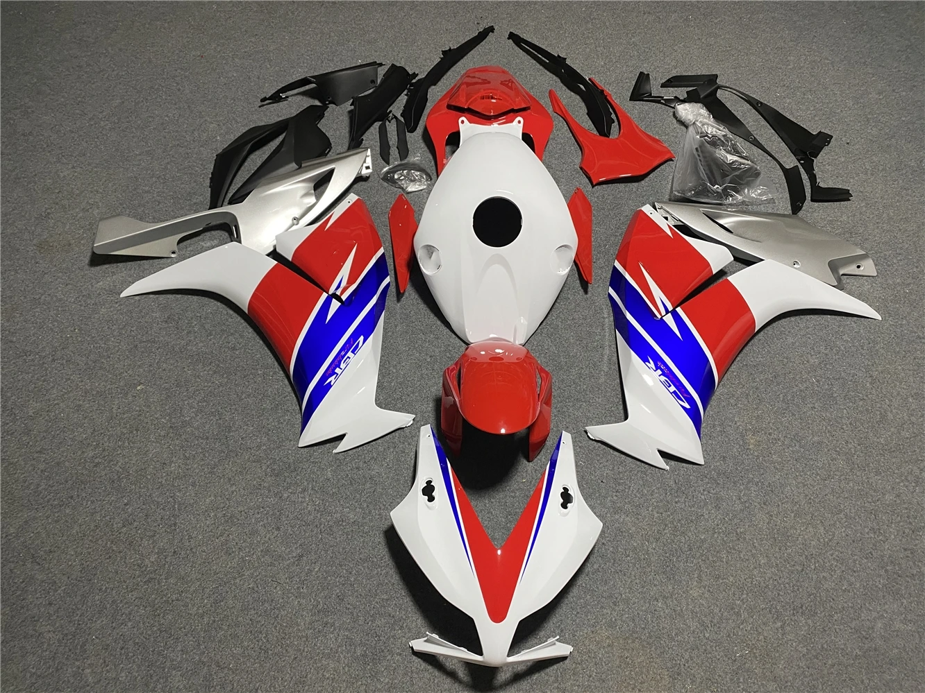 

Motorcycle Fairing Kit Suitable for CBR1000RR 12-16 years CBR1000 2012 2013 2014 2015 2016 Fairing Red Blue White Silver